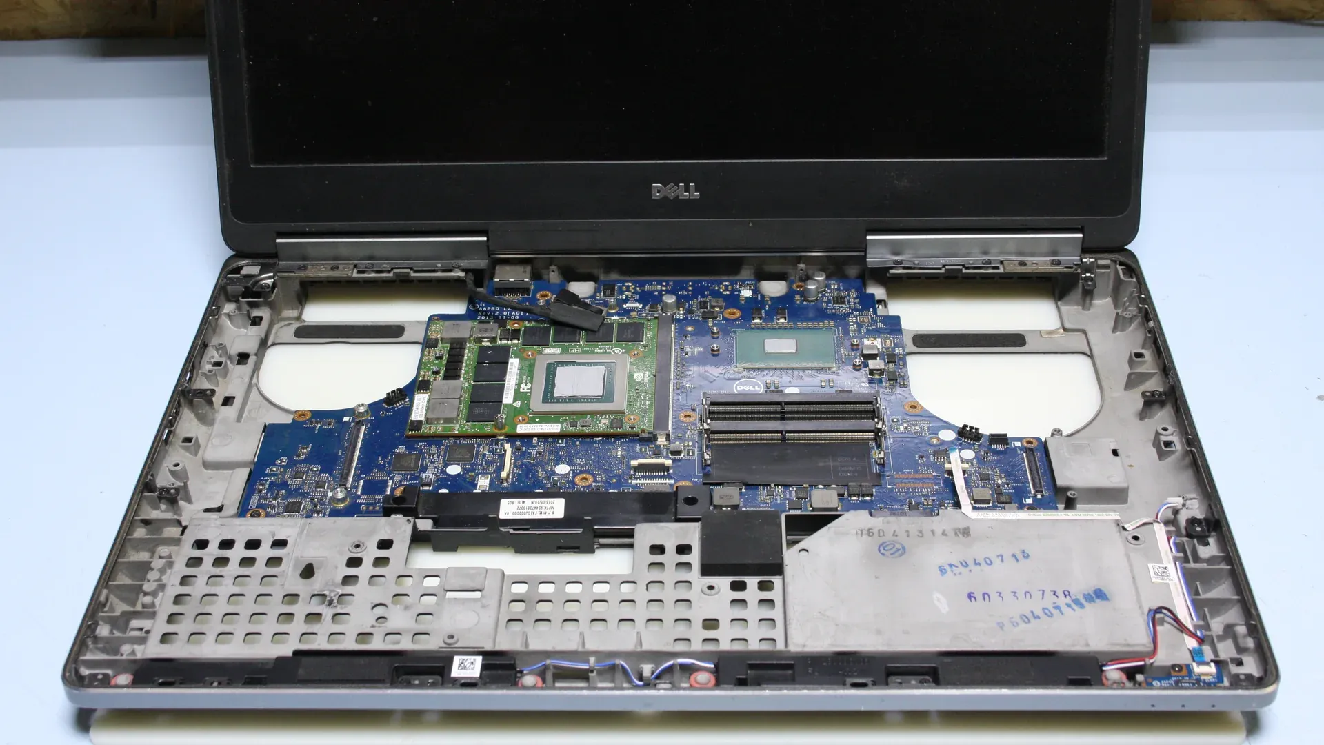 Разобранный ноутбук Dell Precision 7710