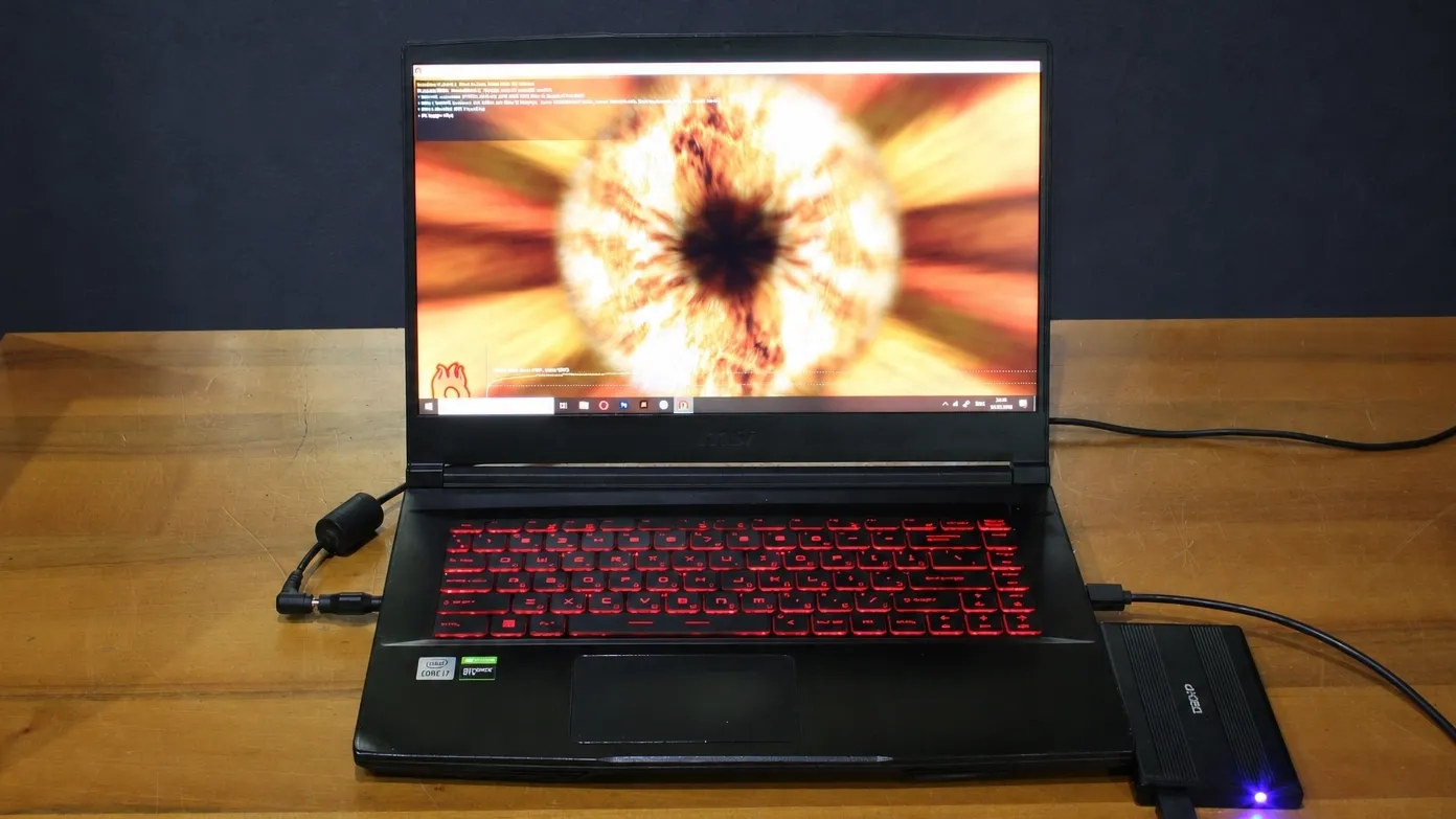 Ноутбук MSI GF63 Thin 10SC во время стресс-теста FurMark после ремонта
