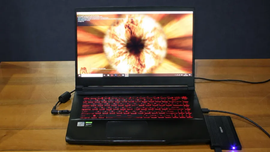 Ноутбук MSI GF63 Thin 10SC во время стресс-теста FurMark после ремонта